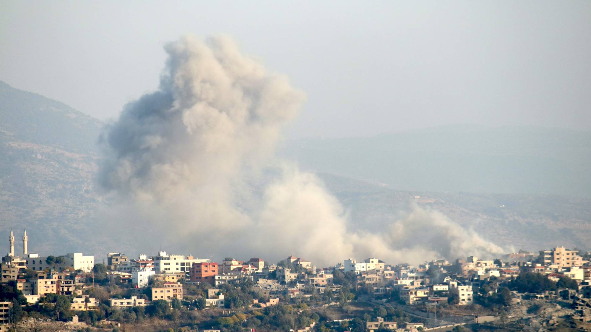 İsrail’in, Lübnan’ın güneyindeki Sur kentine düzenlediği iki saldırıda 5 kişi hayatını kaybetti